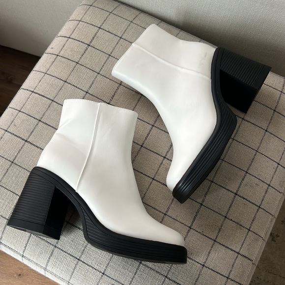 Brienne Platform Bootie - Picture 3 of 8